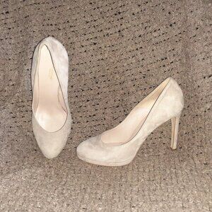 LA CANADIENNE-Nude/Beige Suede Almond Toe Stiletto Pumps-Sz 41/10-Excellent